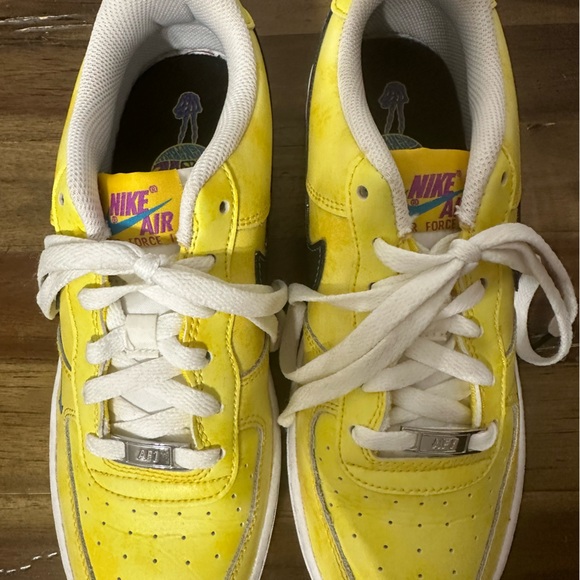 Nike Air Force 1 Smiley, 7Y, Yellow, worn a few times, no box - Picture 8 of 12